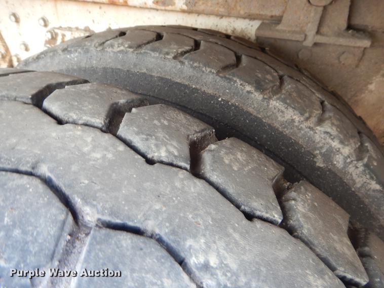 image for item EZ9777 1997 International 4900 refuse truck