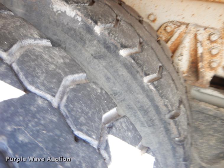 image for item EZ9777 1997 International 4900 refuse truck