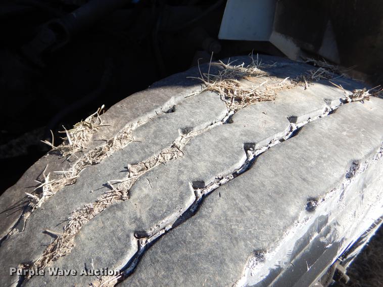 image for item EZ9777 1997 International 4900 refuse truck