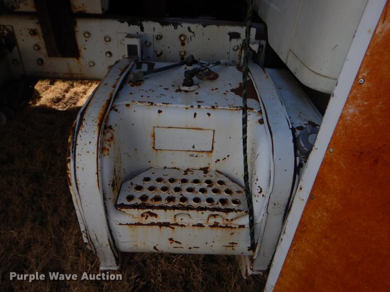 image for item EZ9777 1997 International 4900 refuse truck