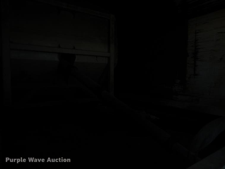 image for item EZ9777 1997 International 4900 refuse truck