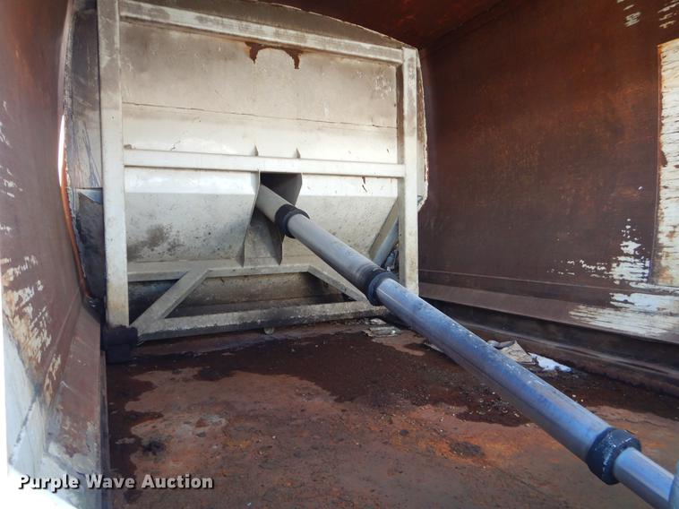 image for item EZ9777 1997 International 4900 refuse truck