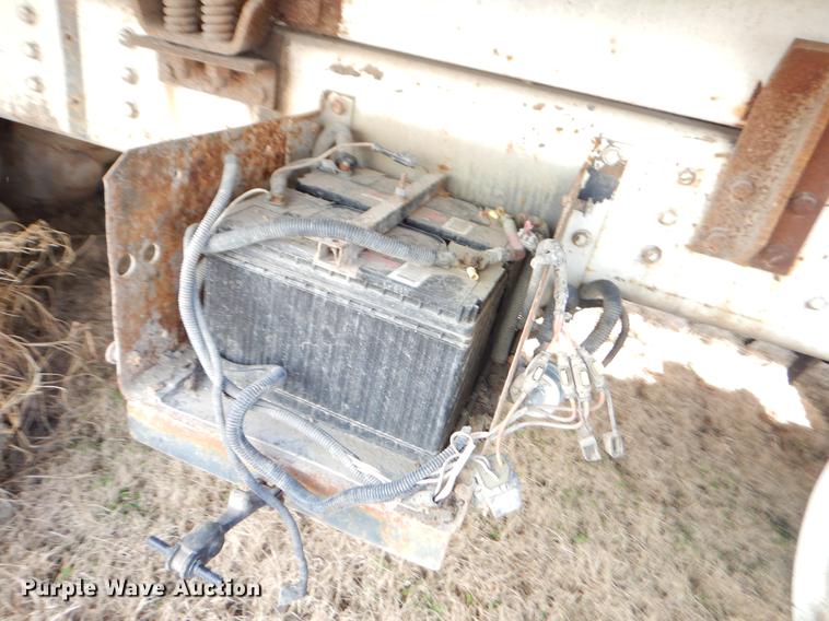 image for item EZ9777 1997 International 4900 refuse truck