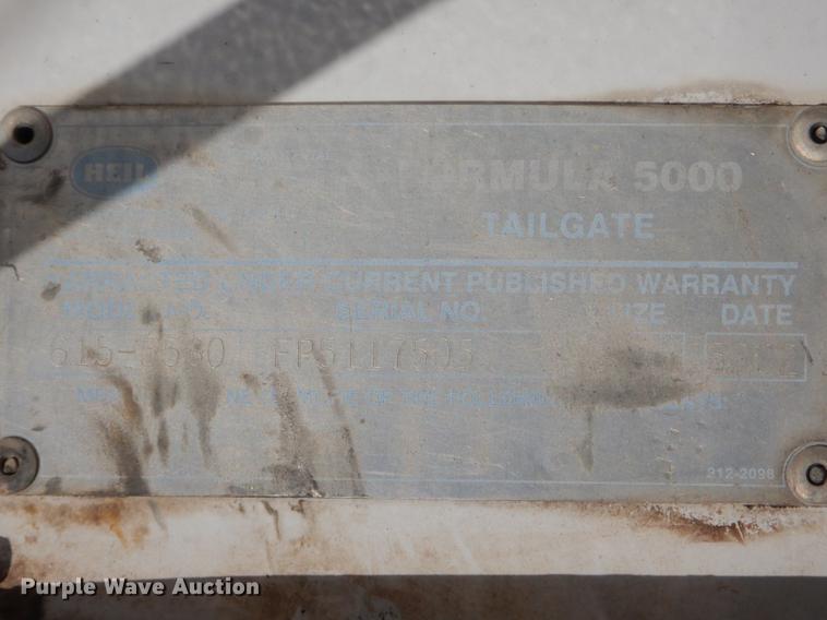 image for item EZ9777 1997 International 4900 refuse truck