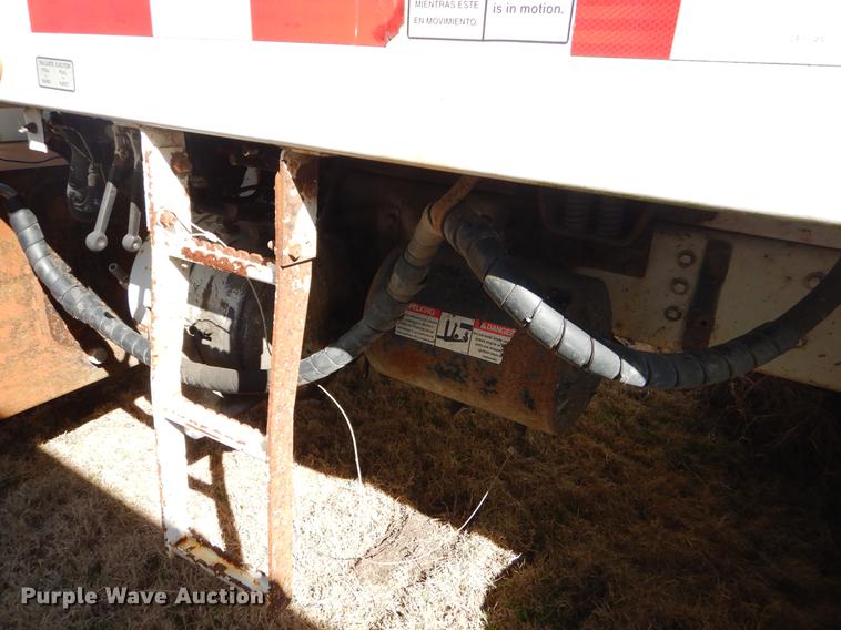 image for item EZ9777 1997 International 4900 refuse truck