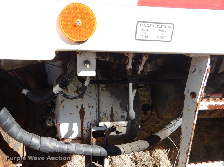 image for item EZ9777 1997 International 4900 refuse truck