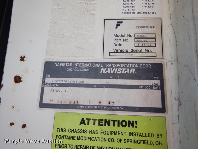 image for item EZ9777 1997 International 4900 refuse truck