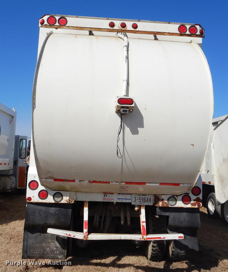 image for item EZ9778 2005 International 7400 refuse truck