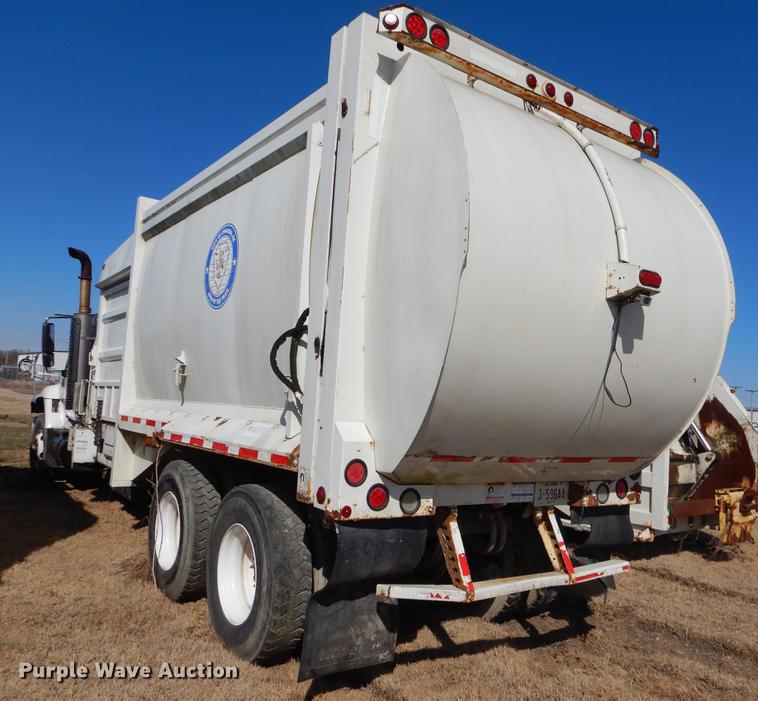 image for item EZ9778 2005 International 7400 refuse truck