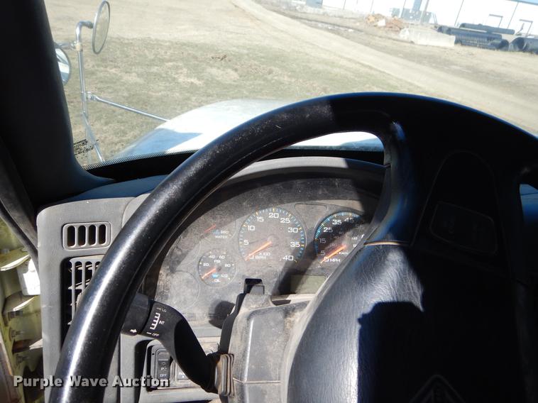 image for item EZ9778 2005 International 7400 refuse truck