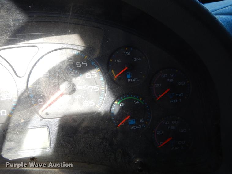 image for item EZ9778 2005 International 7400 refuse truck