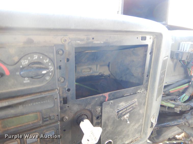 image for item EZ9778 2005 International 7400 refuse truck