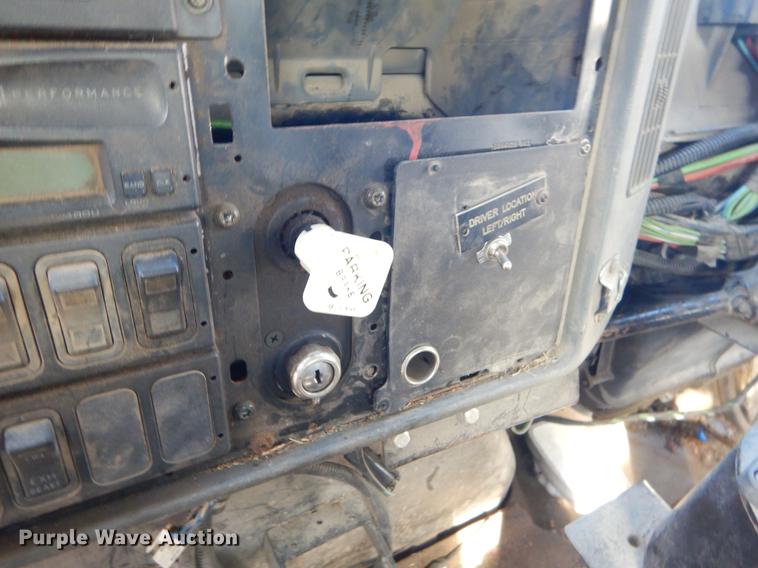 image for item EZ9778 2005 International 7400 refuse truck