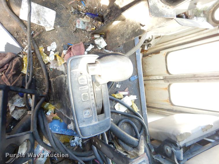 image for item EZ9778 2005 International 7400 refuse truck