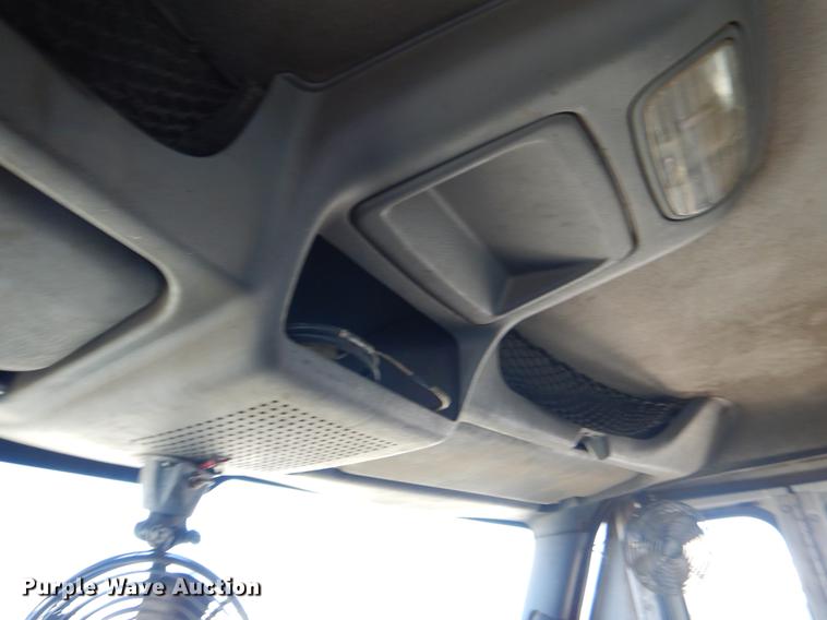 image for item EZ9778 2005 International 7400 refuse truck