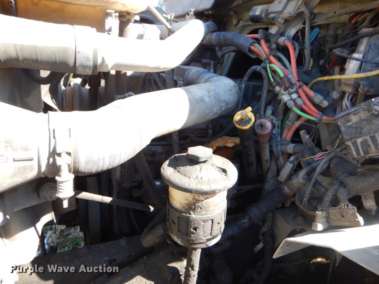 image for item EZ9778 2005 International 7400 refuse truck