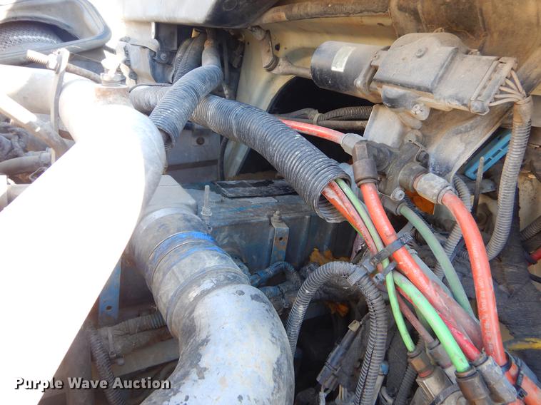 image for item EZ9778 2005 International 7400 refuse truck