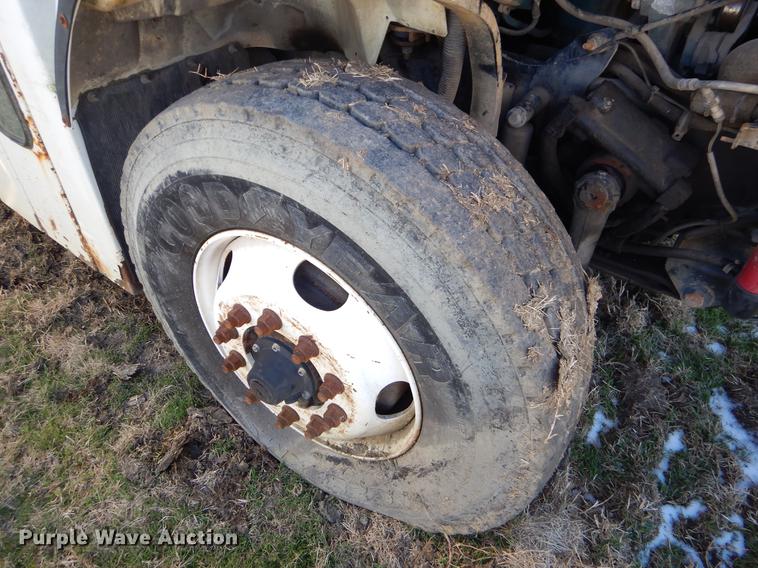 image for item EZ9778 2005 International 7400 refuse truck