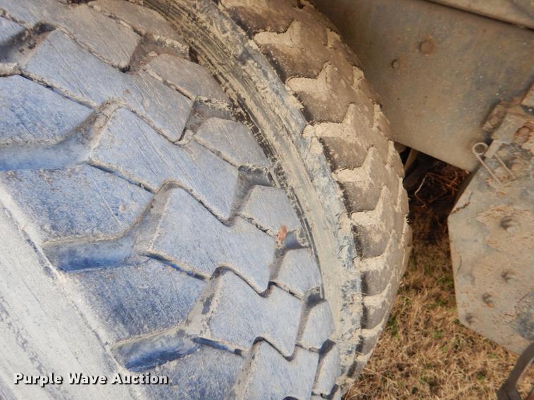 image for item EZ9778 2005 International 7400 refuse truck