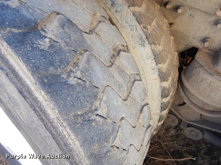 image for item EZ9778 2005 International 7400 refuse truck