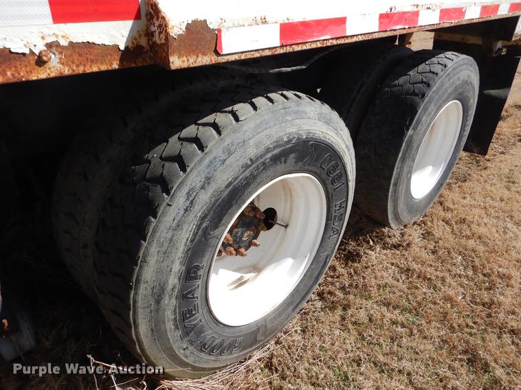 image for item EZ9778 2005 International 7400 refuse truck