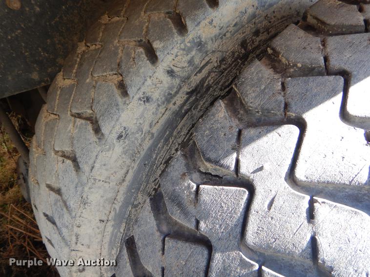 image for item EZ9778 2005 International 7400 refuse truck