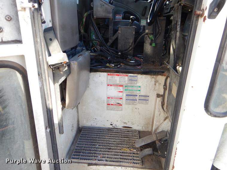 image for item EZ9778 2005 International 7400 refuse truck