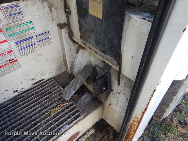 image for item EZ9778 2005 International 7400 refuse truck