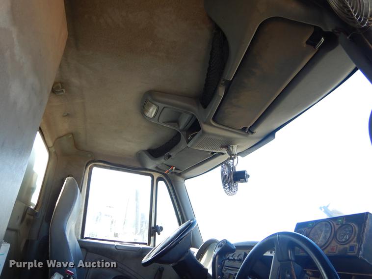 image for item EZ9778 2005 International 7400 refuse truck