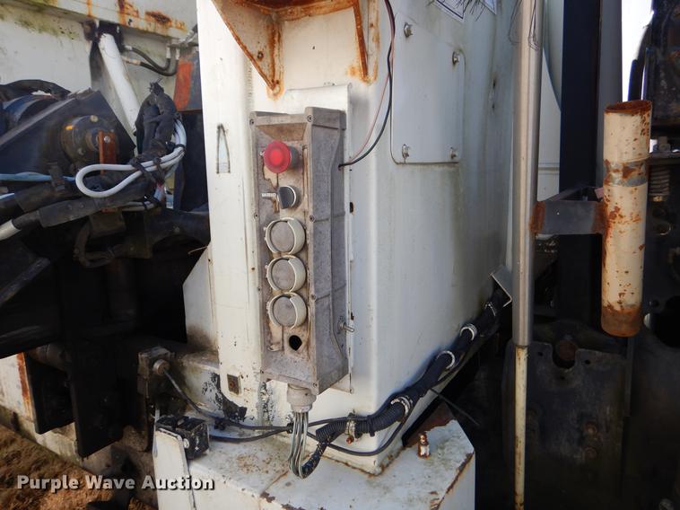 image for item EZ9778 2005 International 7400 refuse truck