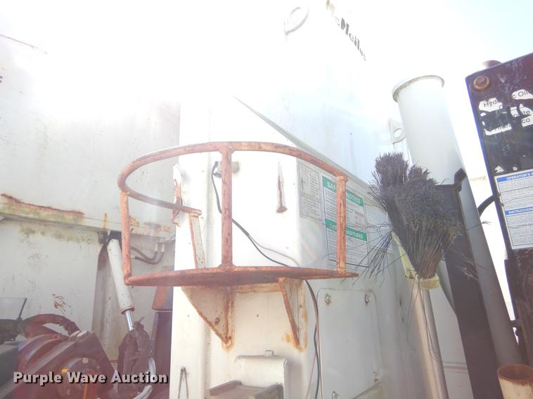 image for item EZ9778 2005 International 7400 refuse truck