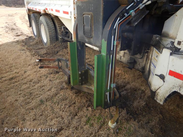 image for item EZ9778 2005 International 7400 refuse truck