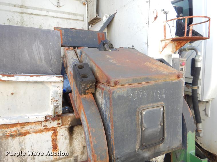 image for item EZ9778 2005 International 7400 refuse truck