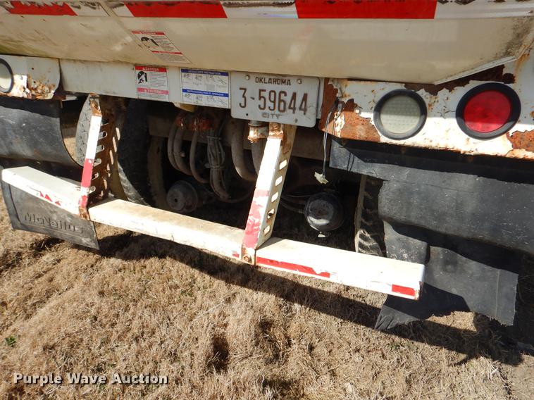 image for item EZ9778 2005 International 7400 refuse truck