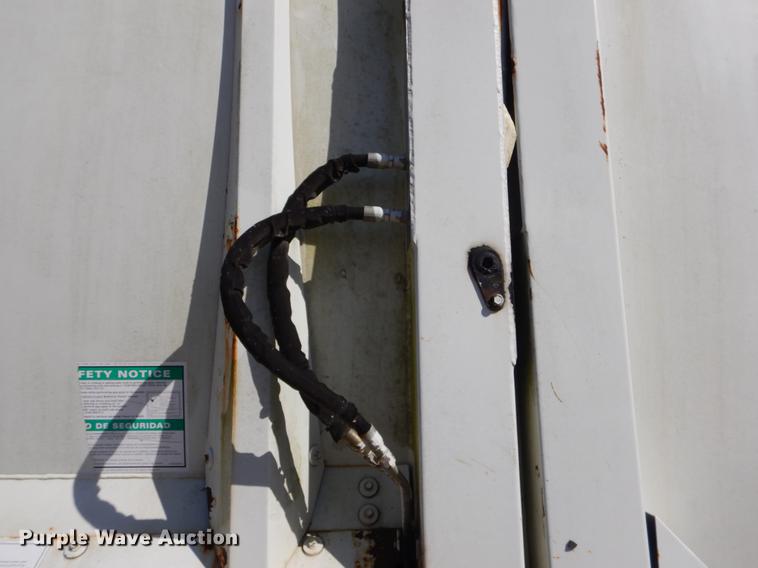 image for item EZ9778 2005 International 7400 refuse truck