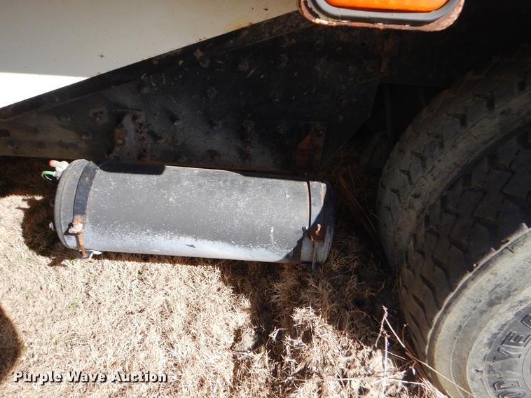 image for item EZ9778 2005 International 7400 refuse truck