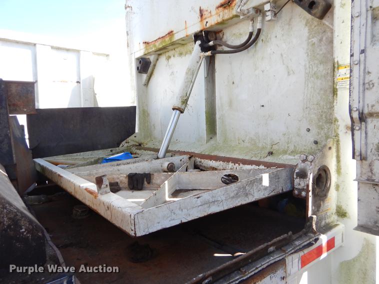 image for item EZ9778 2005 International 7400 refuse truck