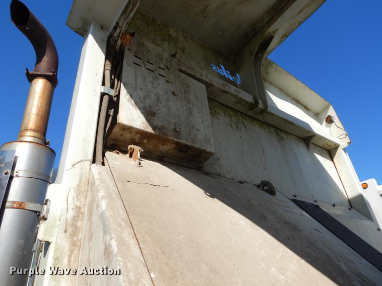 image for item EZ9778 2005 International 7400 refuse truck