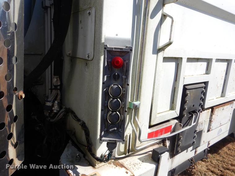 image for item EZ9778 2005 International 7400 refuse truck