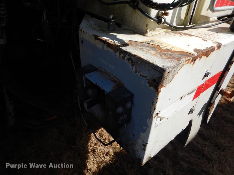 image for item EZ9778 2005 International 7400 refuse truck