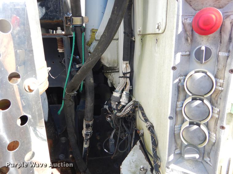 image for item EZ9778 2005 International 7400 refuse truck