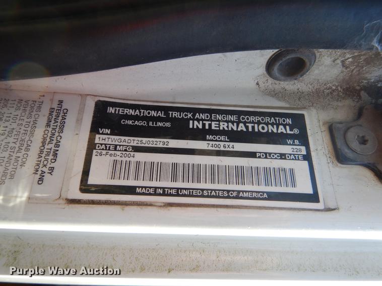 image for item EZ9778 2005 International 7400 refuse truck