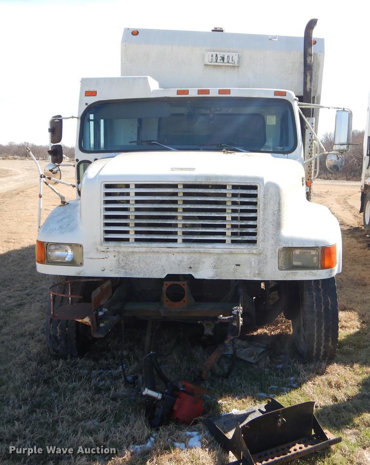 image for item EZ9779 1997 International 4900 refuse truck