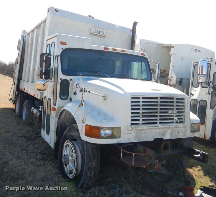 image for item EZ9779 1997 International 4900 refuse truck