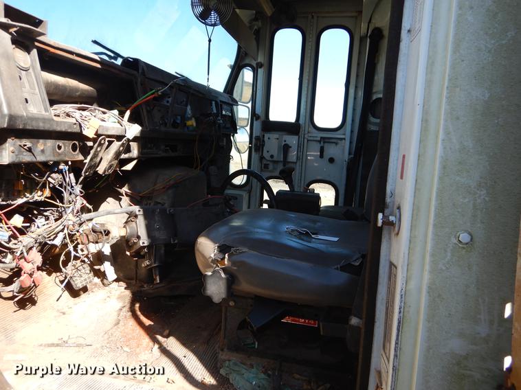 image for item EZ9779 1997 International 4900 refuse truck