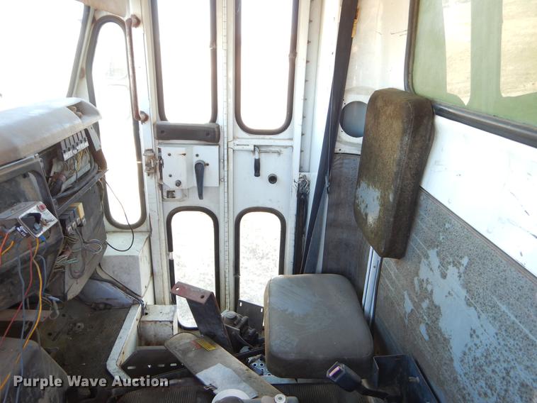 image for item EZ9779 1997 International 4900 refuse truck