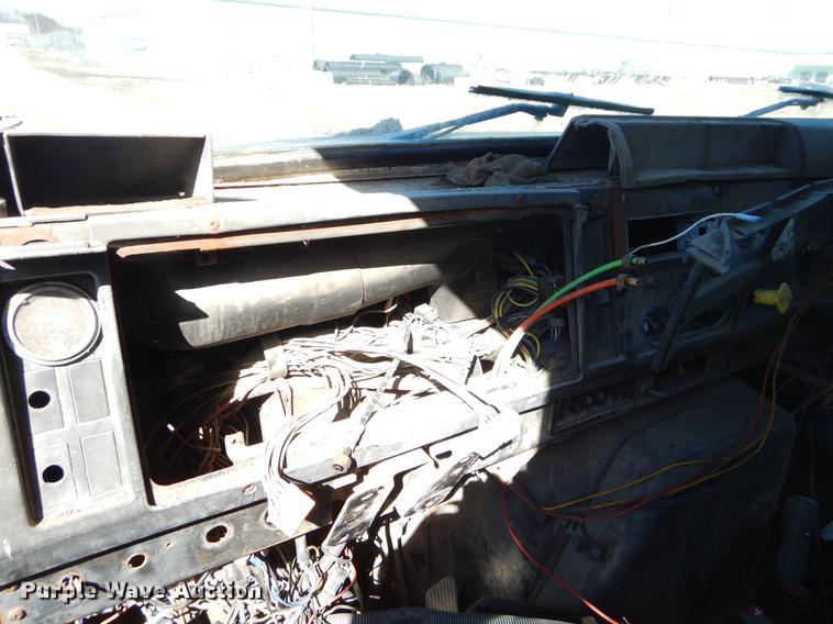 image for item EZ9779 1997 International 4900 refuse truck