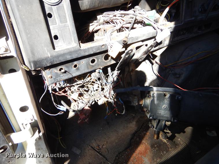 image for item EZ9779 1997 International 4900 refuse truck