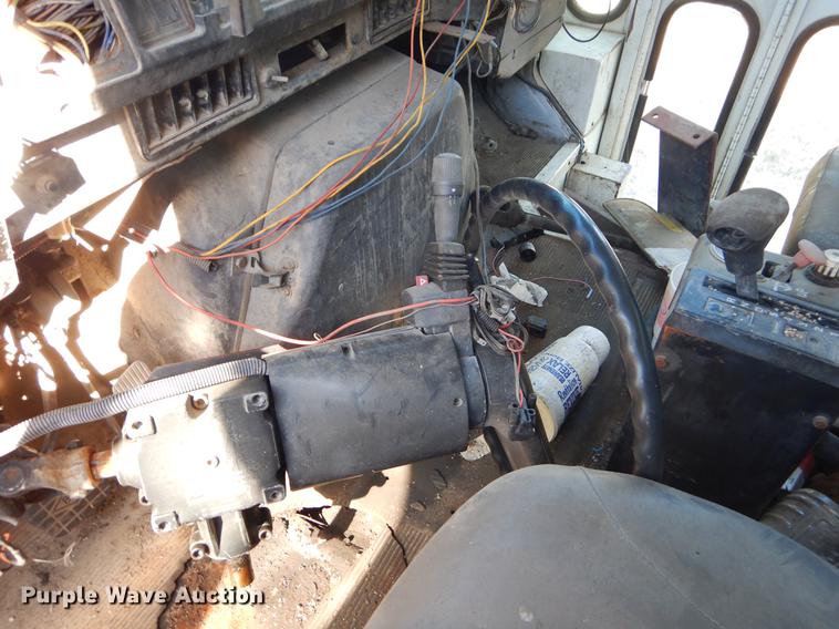 image for item EZ9779 1997 International 4900 refuse truck