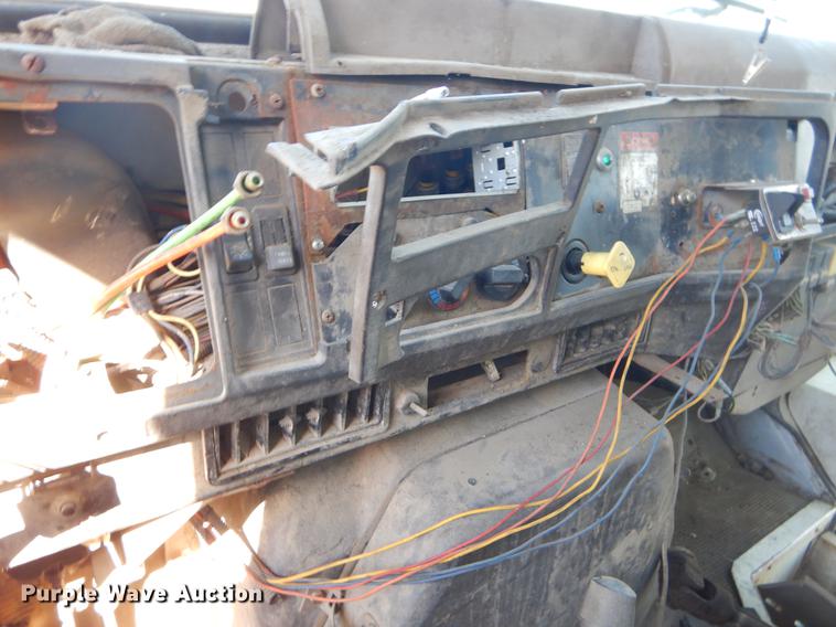 image for item EZ9779 1997 International 4900 refuse truck